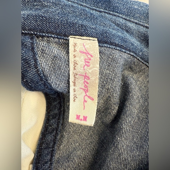 Free People Lace paneled distressed Denim Flowy Long Sleeve Top Size Medium - Picture 7 of 8